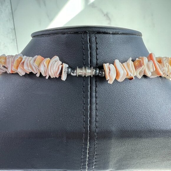 Vintage Puka Shell Chip Orange and White Necklace - Picture 5 of 7